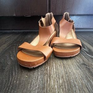 Serra memory foam sandals